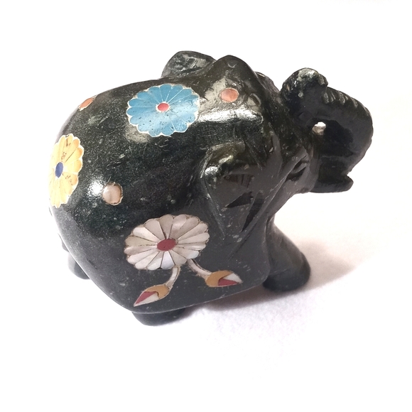 Beautiful Stone Elephant Figurine from India - Picture 3 of 10